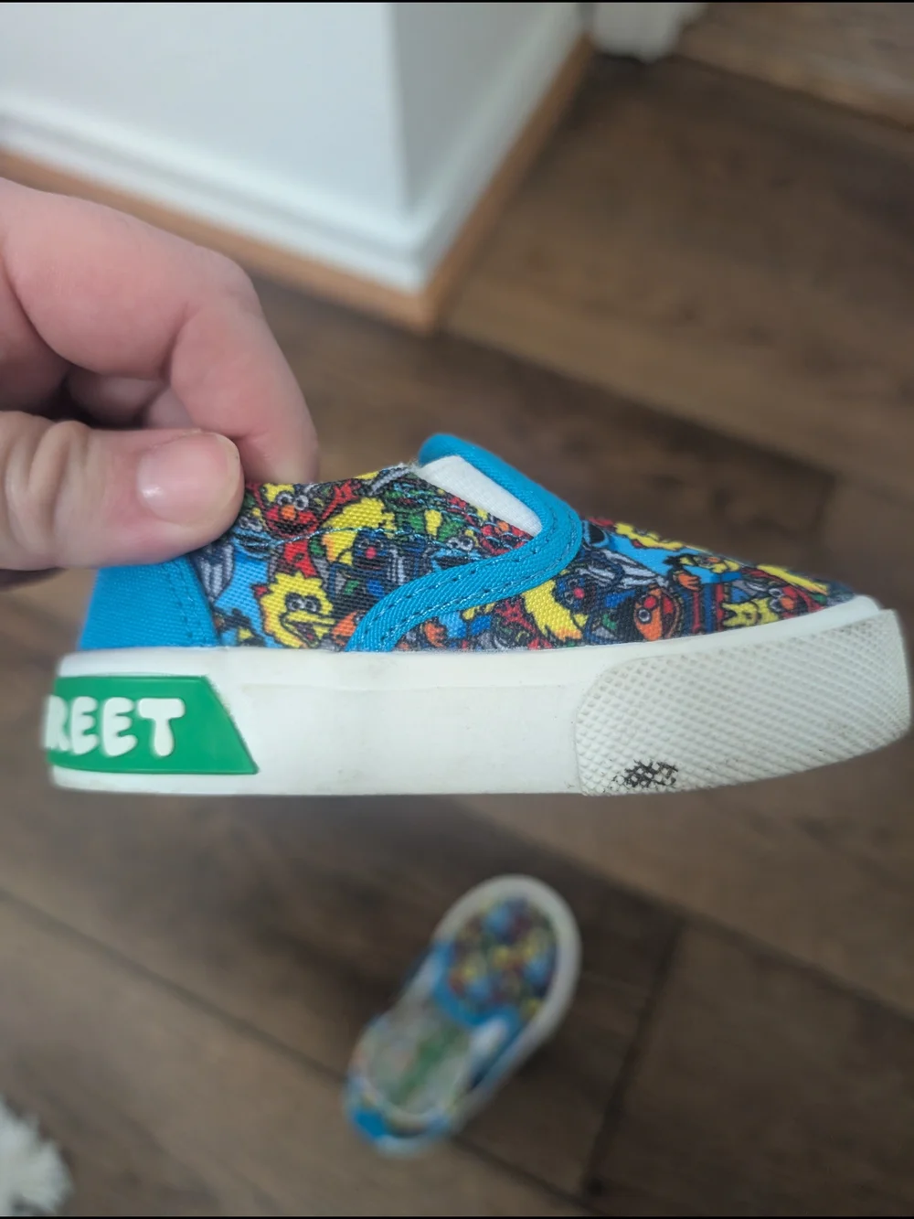 💥3/$24 Sesame Street Toddler Slip-On Sneakers Size‎ 4